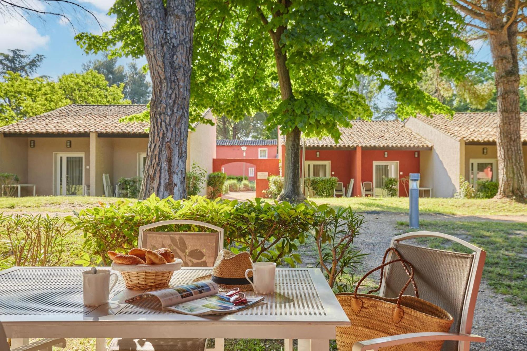 Residence Odalys Le Village Camarguais Les Gardians Арль Экстерьер фото