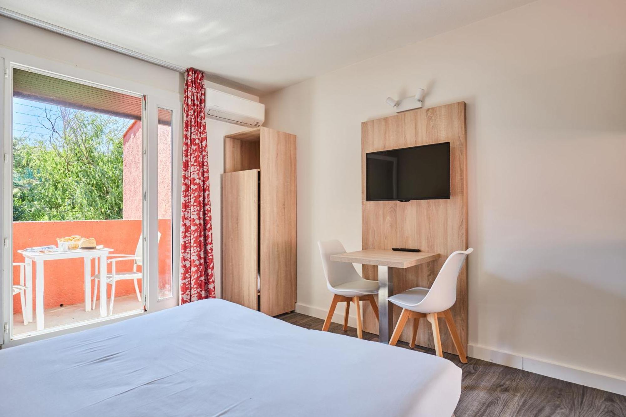 Residence Odalys Le Village Camarguais Les Gardians Арль Экстерьер фото